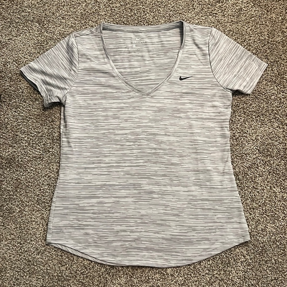 Womens Nike drifit shirtsleeve top, size S